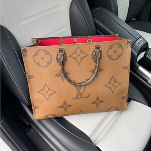 OnTheGo Tote Bag in Great Condition